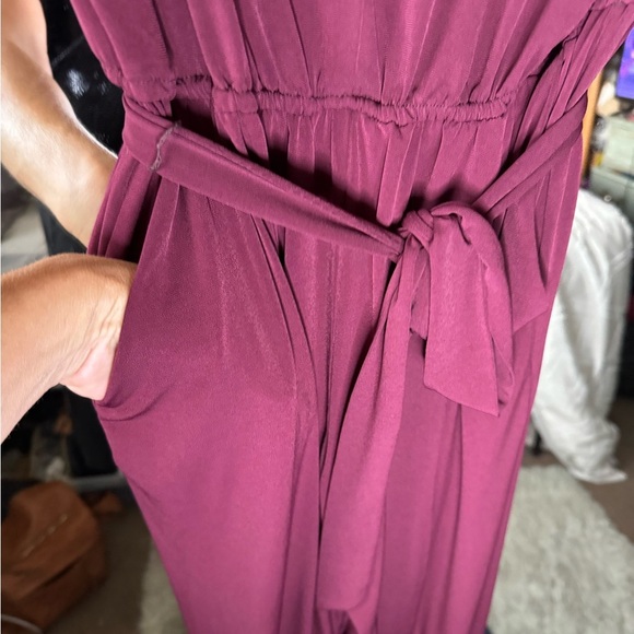 Size medium, maroon stretchy jumpsuit with pockets and belt - Picture 3 of 6